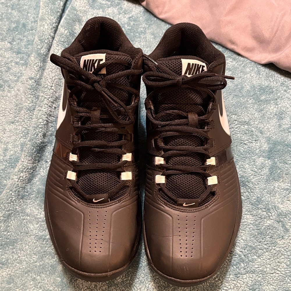 Men’s Nike basketball shoes size 11.5. Original insole not included.